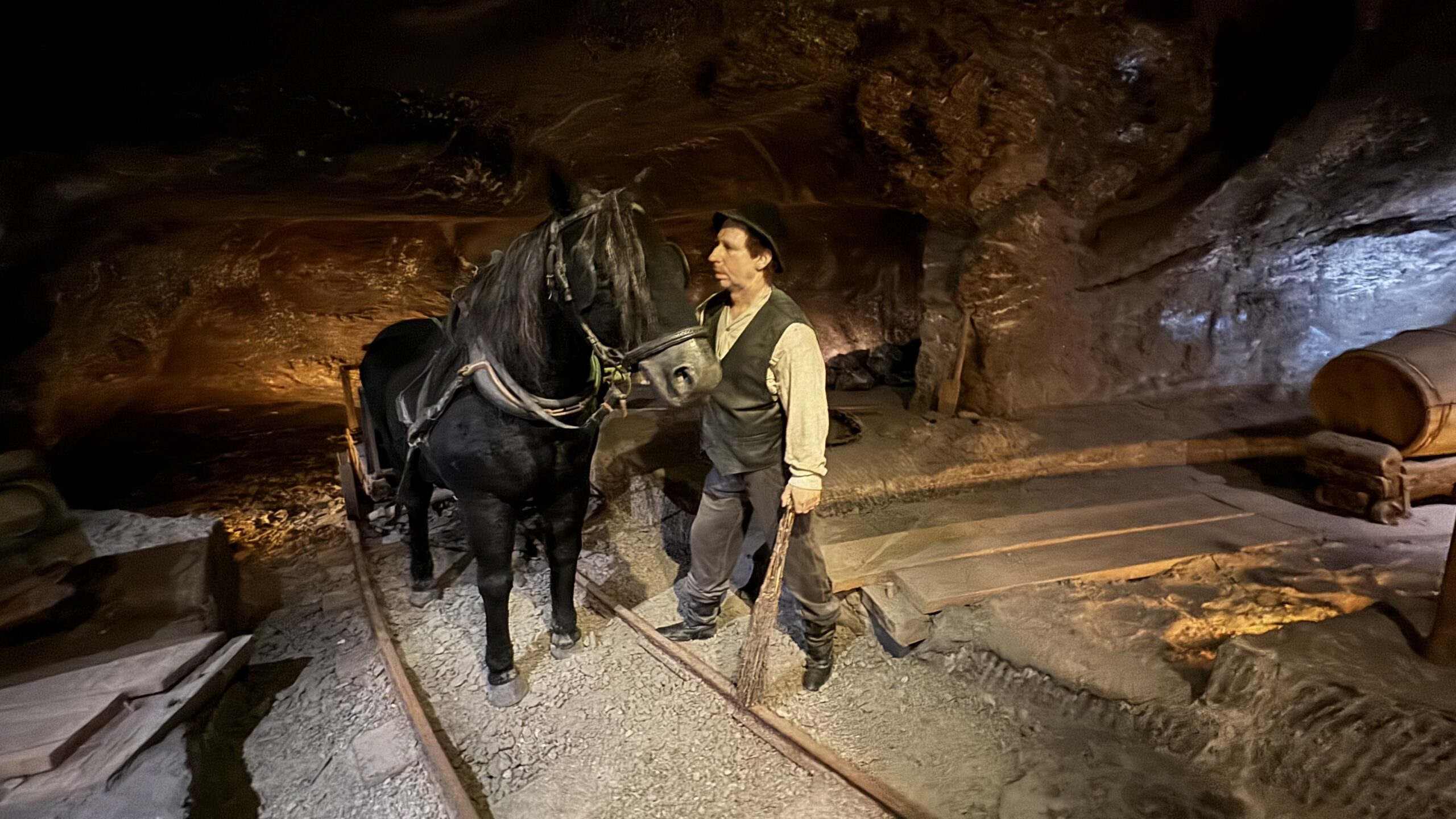 Read more about the article BHP W SYTUACJACH EKSTREMALNYCH –  CZYM RÓŻNI SIĘ OD STANDARDOWEGO PODEJŚCIA?